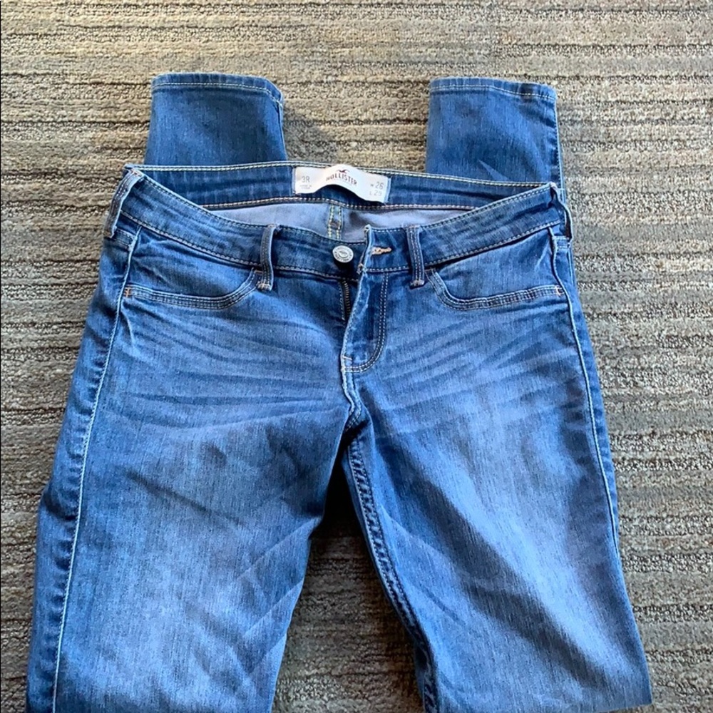 Hollister size 3 skinny jeans.